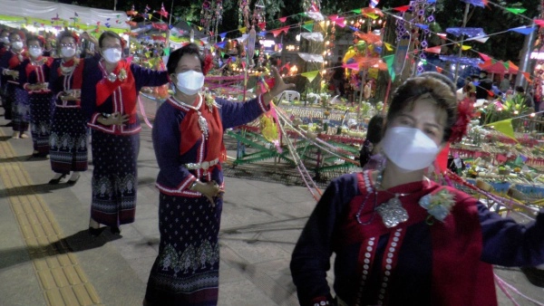 ประเพณีไหลเรือไฟ วิถีชาวอีสาน เปิดประวัติความเป็นมาและความสำคัญ