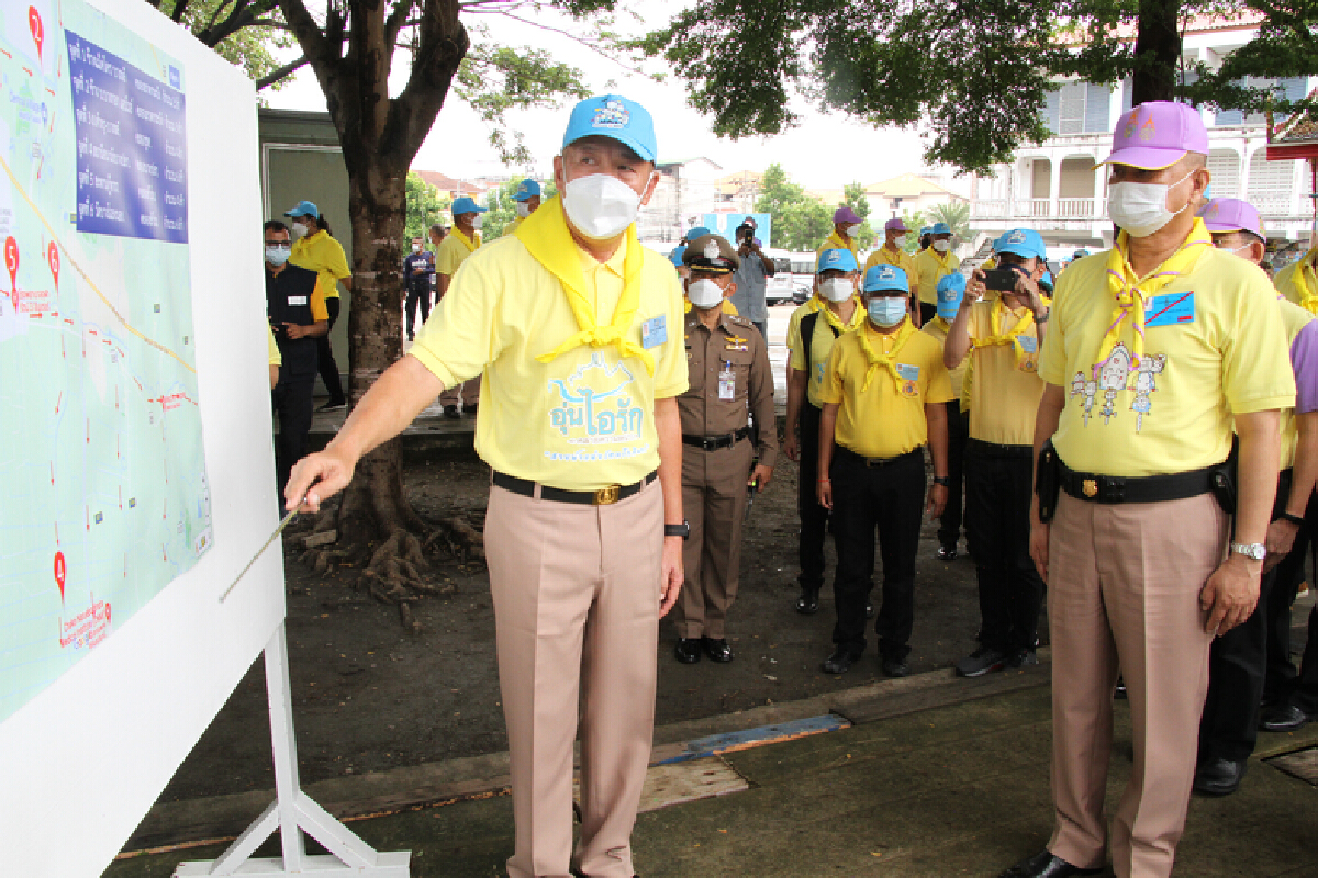 ผู้บัญชาการทหารเรือ ตรวจเยี่ยมชุดเฉพาะกิจเรือผลักดันน้ำ