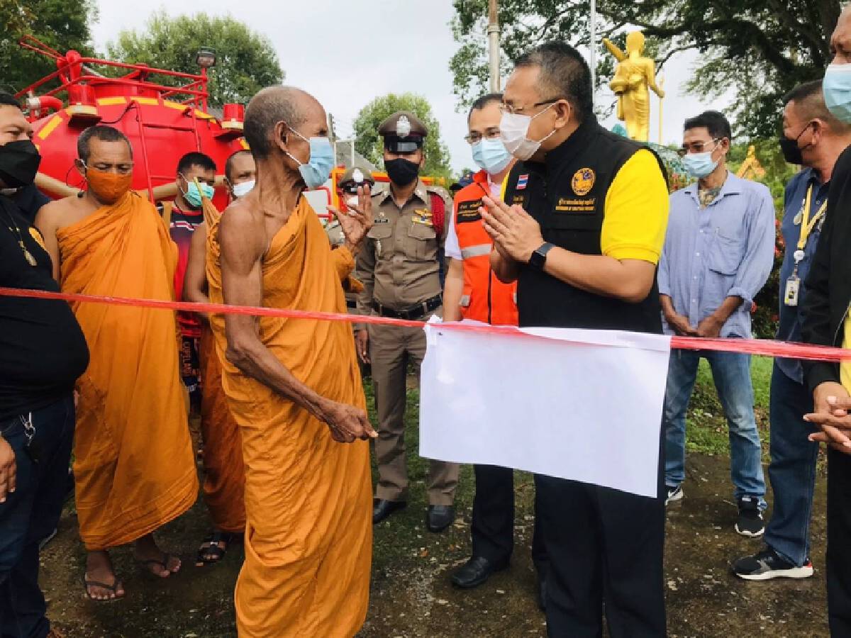 ไฟไหม้กุฎิพระเก่าอายุกว่า 100 ปี วอด 3 หลัง