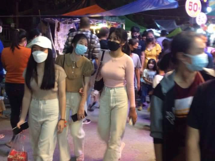 เลยคึกคักนักท่องเที่ยวแน่นเชียงคานวันหยุดยาว