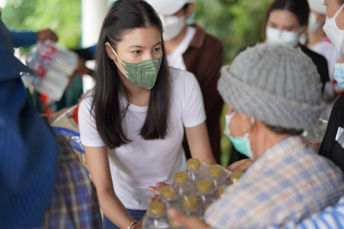 “กบ ปภัสรา”  นำทีมดาราจิตอาสา มอบถุงยังชีพช่วยน้ำท่วมที่ จ.พระนครศรีอยุธยา