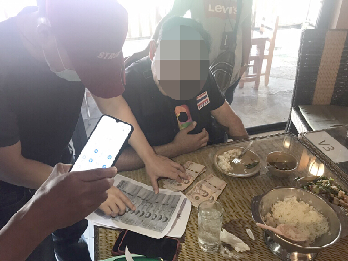 รวบตัวนักข่าวนอกรีตไถเงินผู้ประกอบการรถดั้มพ์-บ่อดิน