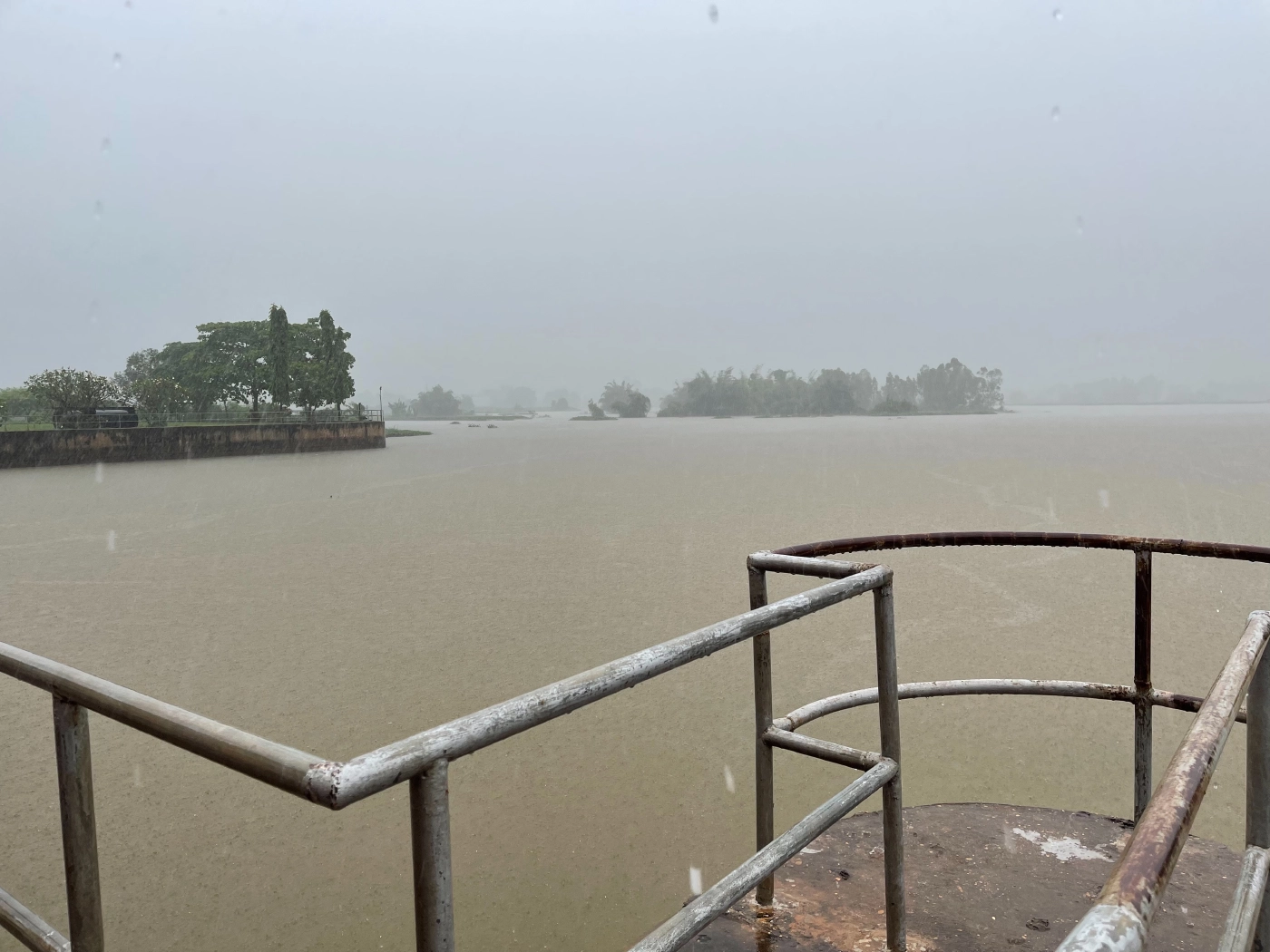 กาฬสินธุ์น้ำชีหนุนสูงท่วมกระจายหลายพื้นที่