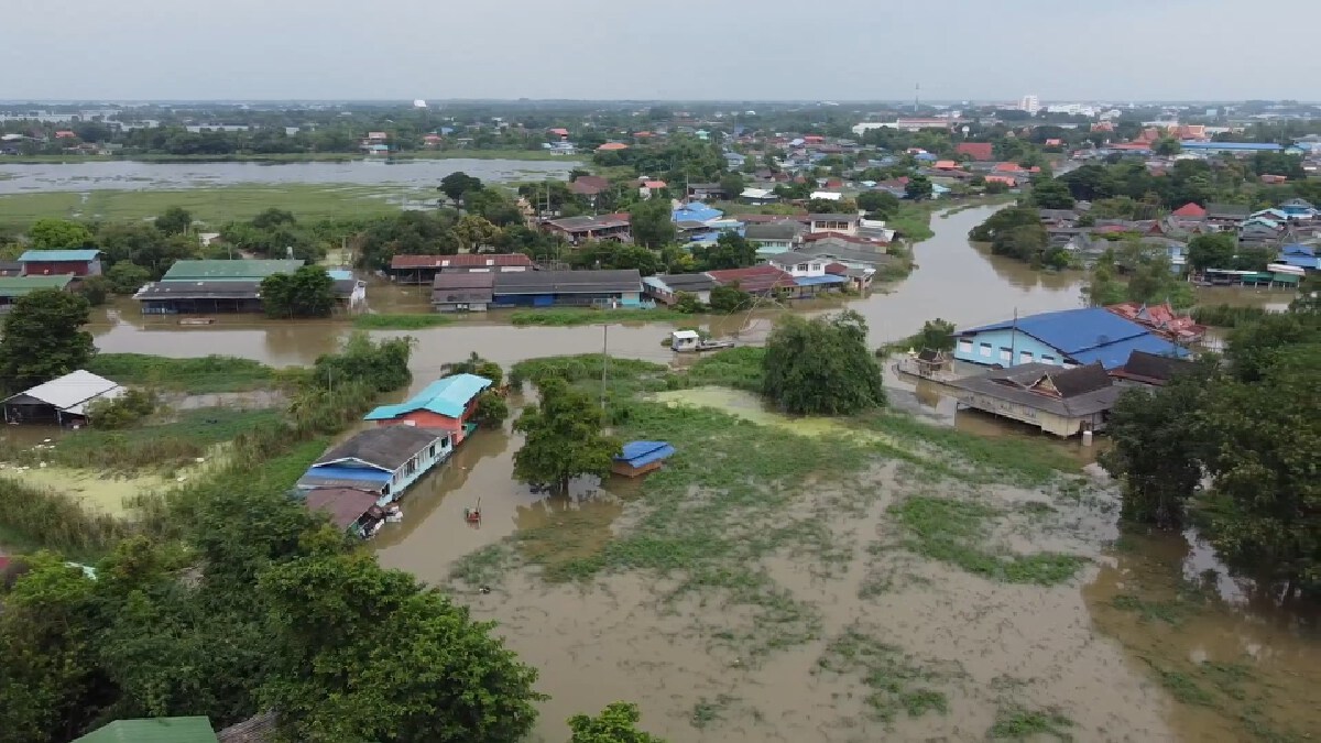 สุดรันทดหญิงตาบอดเดินลุยน้ำอยู่ในบ้านขอส้วม-ถุงยังชีพ