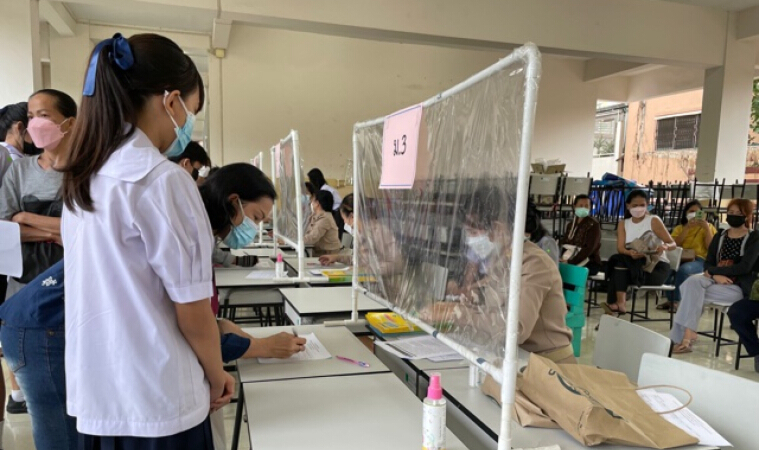 เริ่มแล้ววันนี้ ฉีดวัคซีนนักเรียนอายุ 12-17 ปี "ตรีนุช" ลงพื้นที่ให้กำลังใจ