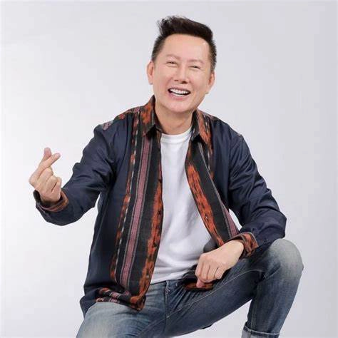 นายณวัฒน์ อิสรไกรศีล พิธีกรชื่อดัง