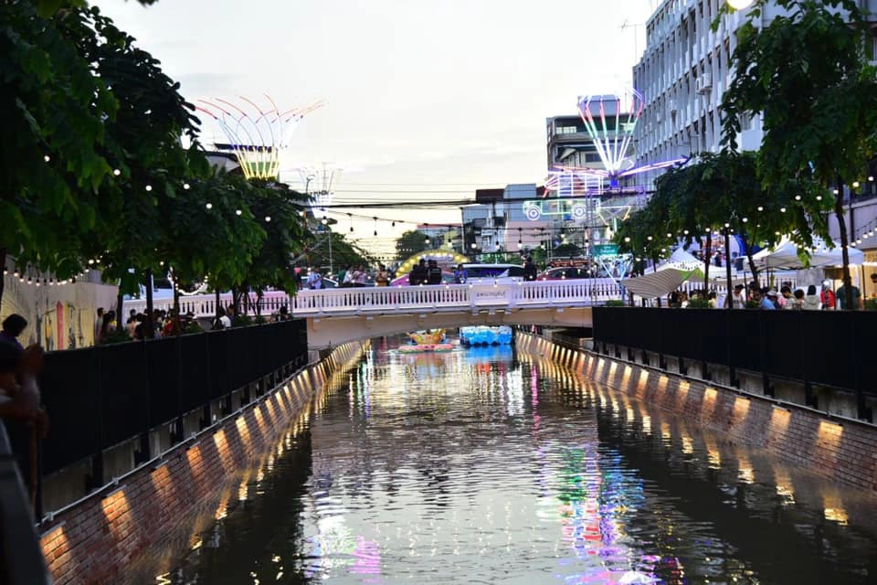 ถนนคนเดินคลองโอ่งอ่าง