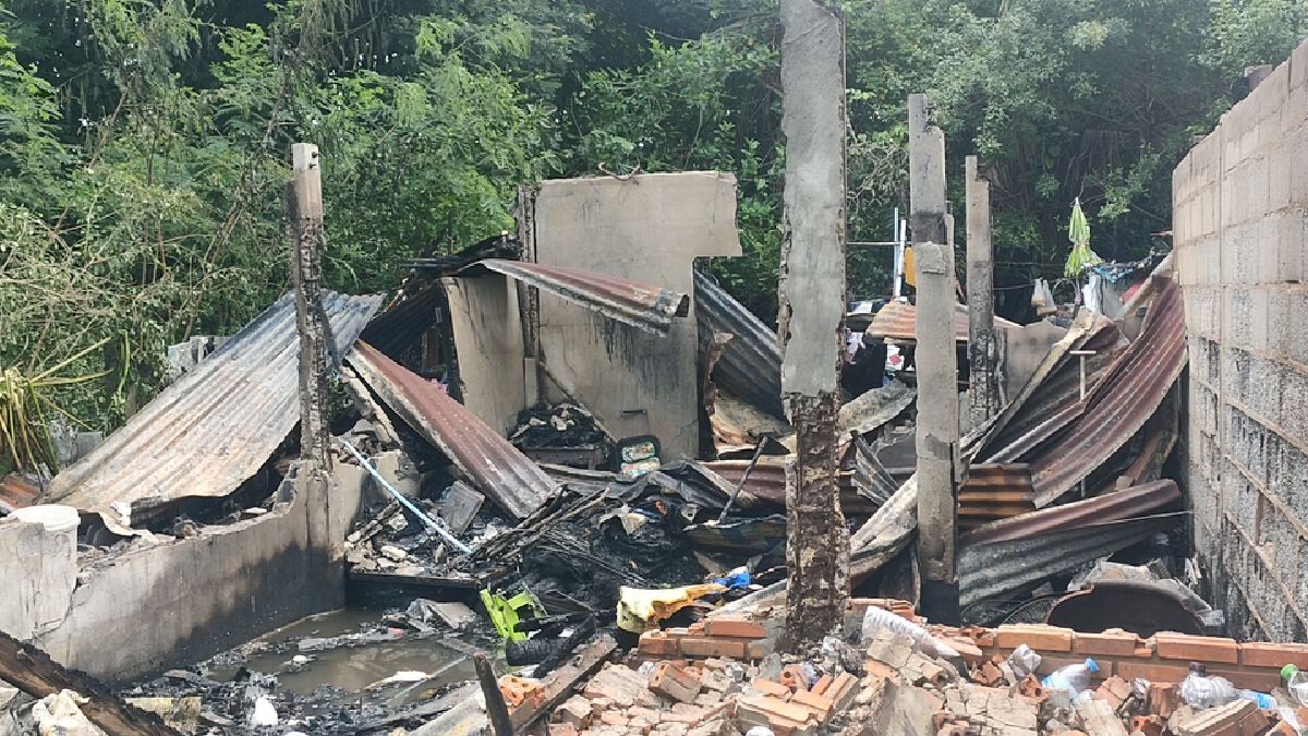 สลดไฟไหม้บ้านตาเก็บของเก่าขาย ยายป่วยติดเตียงถูกไฟคลอกดับ