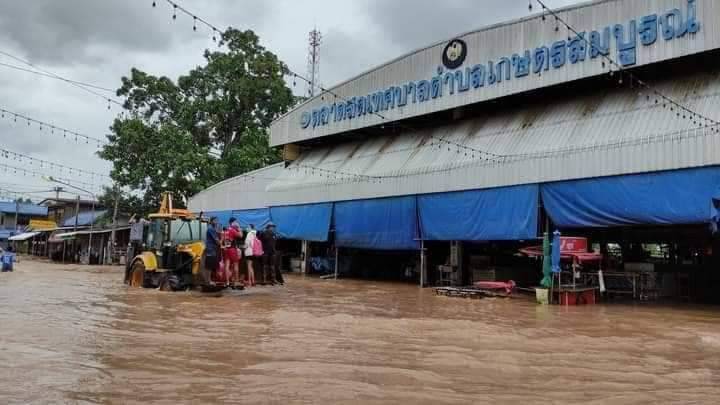 น้ำทะลักชัยภูมิรอบ 2 ประกาศปิดเส้นทางรถไฟกลางดึก