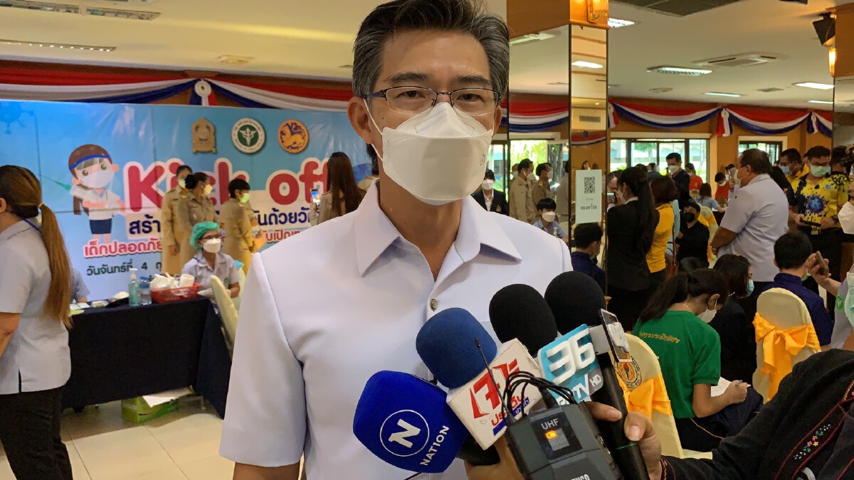 โฆษกศบค.ร่วมลั่นกระดิ่งคิกออฟฉีดวัคซีนโควิดแก่นักเรียนที่ศรีสะเกษ
