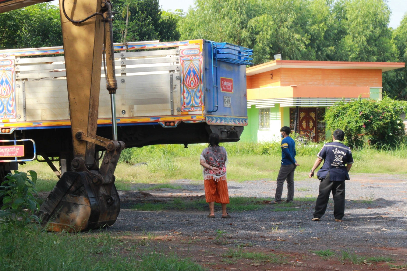 หน.กู้ภัยสุดทนตั้งโลงศพเตือนโจร แอบขโมยอะไหล่รถหายกว่า 4 หมื่นบาท