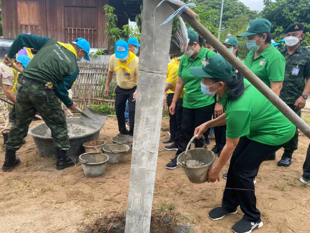 ชาวลำปางยิ้ม-มทบ.32สร้างบ้านหลังใหม่ให้