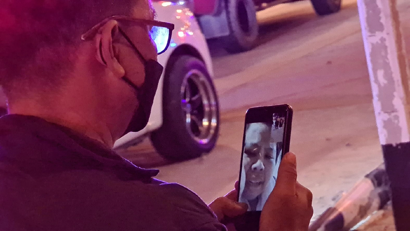 กระบะถูกชนคนงานกระเด็นตกรถตาย 2 สาหัส 1 วิดีโอคอลเศร้าแจ้งญาติร้องไห้ระงม