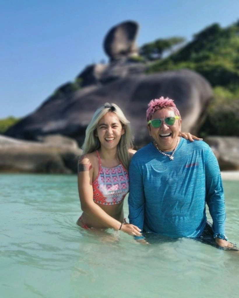 “ป๋าต๊อบ ปฏิญญา ” ปลงผมบวชชีเงียบ ละทางโลกศึกษาธรรม