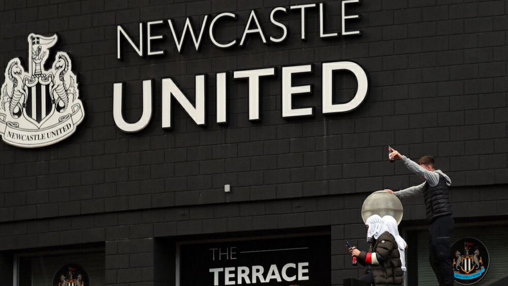 โลกจับตา “เจ้าชายบิน ซัลมาน” บอสใหม่แห่งสโมสรฟุตบอล “นิวคาสเซิล”