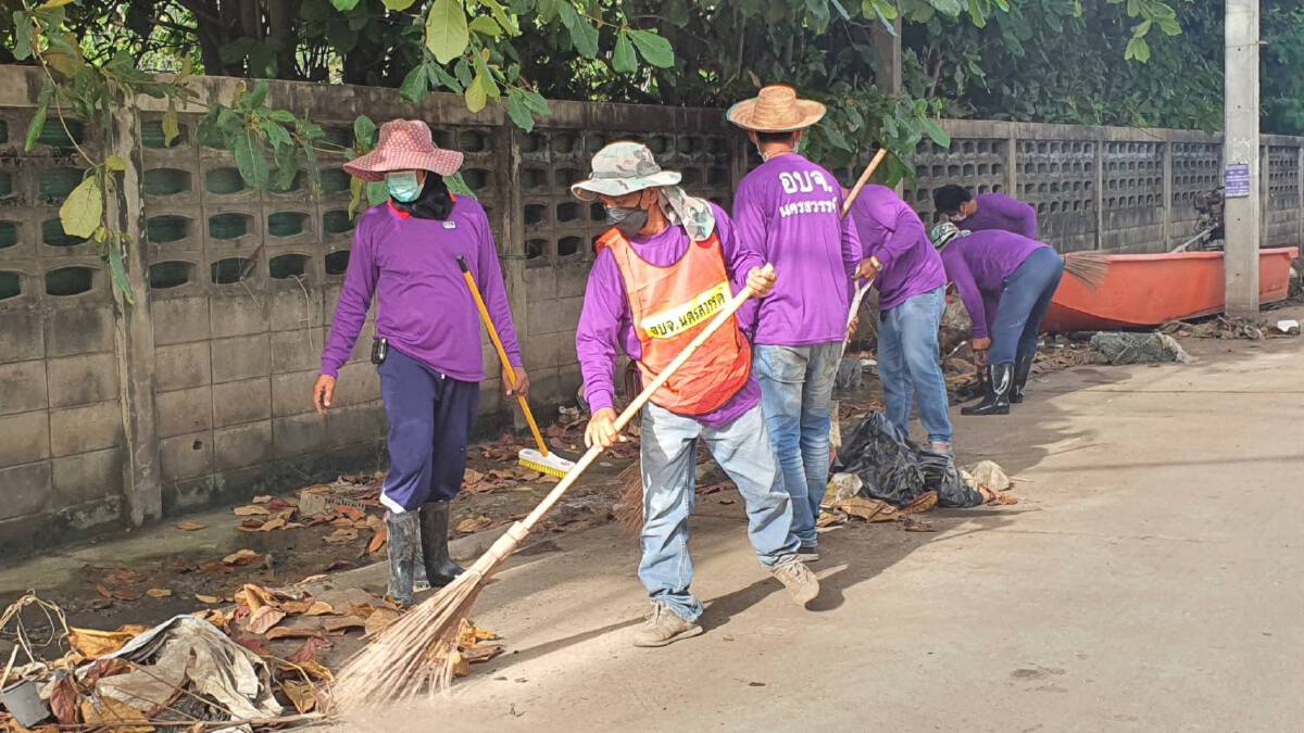 อบจ.นครสวรรค์ นำกำลังกองช่าง ฝ่ายบรรเทาฯ พร้อมรถน้ำ ลุย Big Cleaning Day