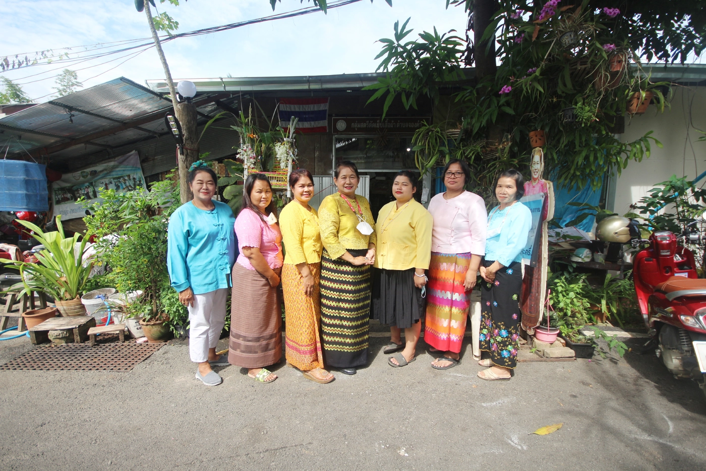 "ตัดเย็บเสื้อไต สืบทอดวัฒนธรรมไทใหญ่-สร้างรายได้สู่ชุมชน