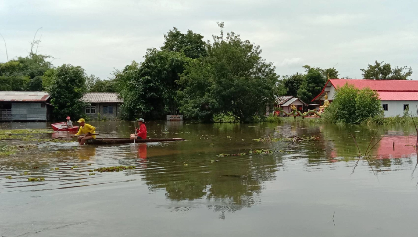 13 วันมวลน้ำลำเชียงไกรถึงประทายแล้ว ทะลักท่วมวัดบ้าน เร่งอพยพ