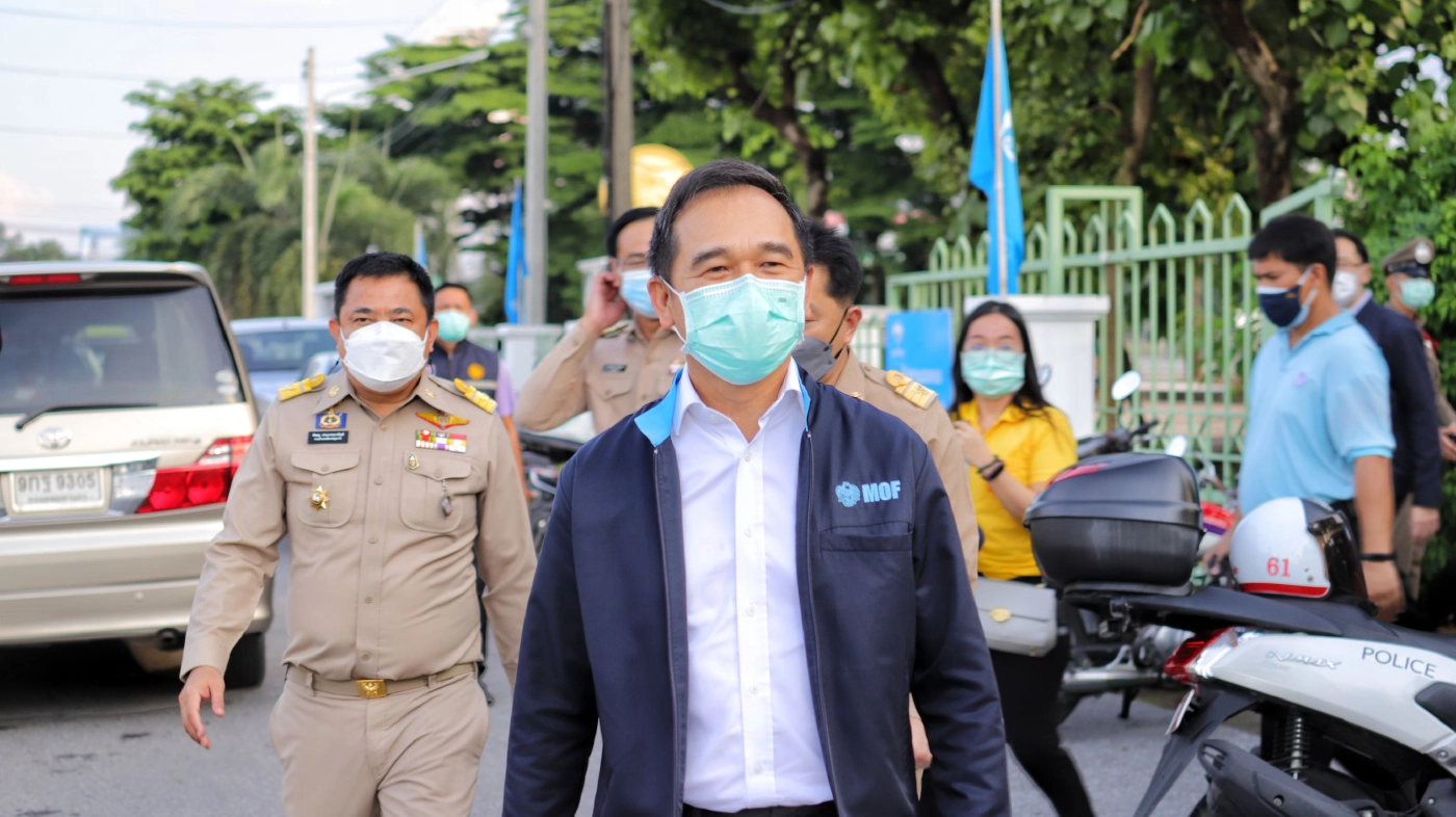 ปลัดกระทรวงการคลัง ลงพื้นที่มอบถุงยังชีพชุมชนริมน้ำ