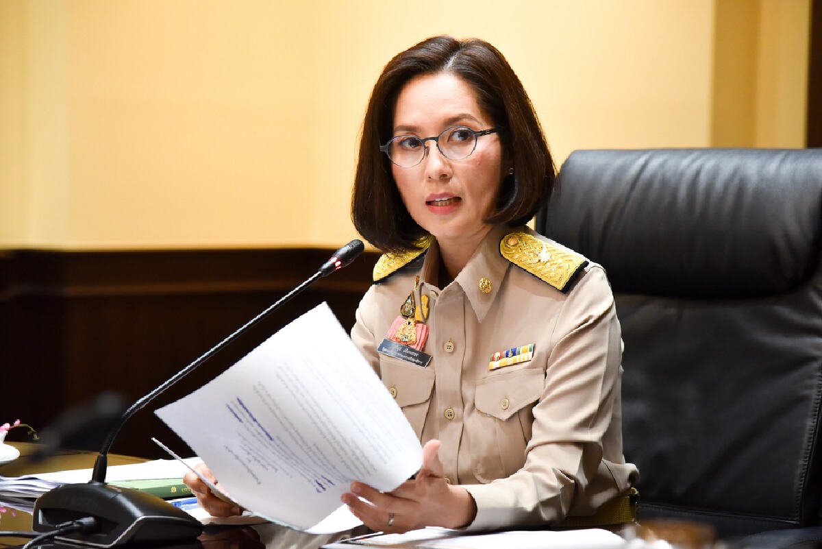 ตรีนุช เทียนทอง รมว.กระทรวงศึกษาธิการ