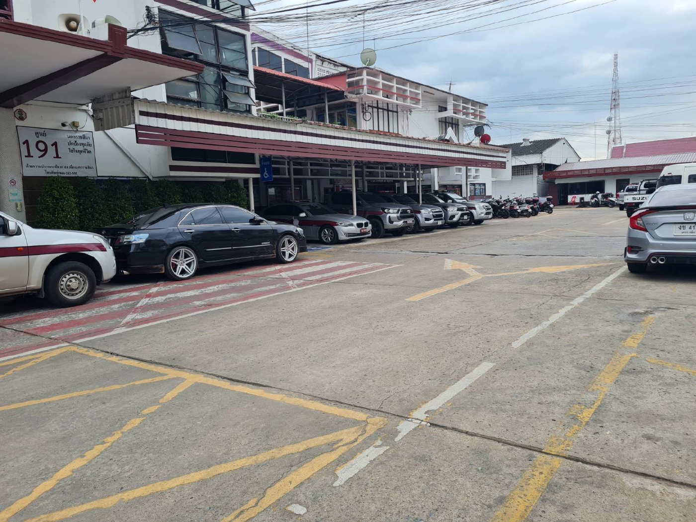 เตรียมขนย้ายผู้ติดเชื้อต่างชาติ 30 คนเข้ารพ.สนาม