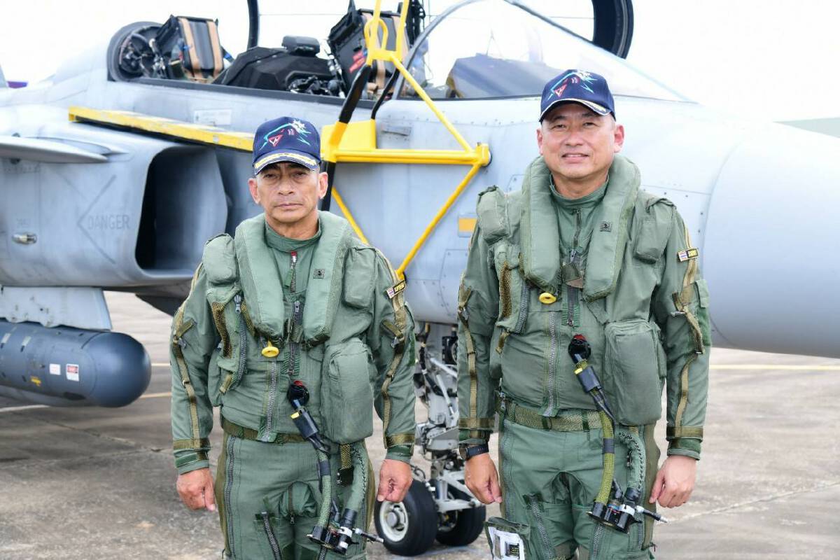 ผบ.ทสส.-ผบ.ทอ.ร่วมบินสังเกตการณ์ทดสอบสมรรถนะ  GRIPEN 39