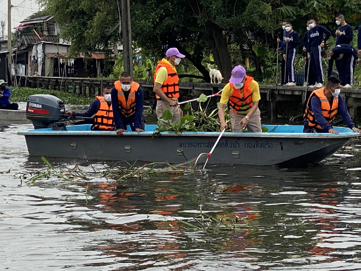 ผู้บัญชาการทหารเรือ ตรวจเยี่ยมชุดเฉพาะกิจเรือผลักดันน้ำ