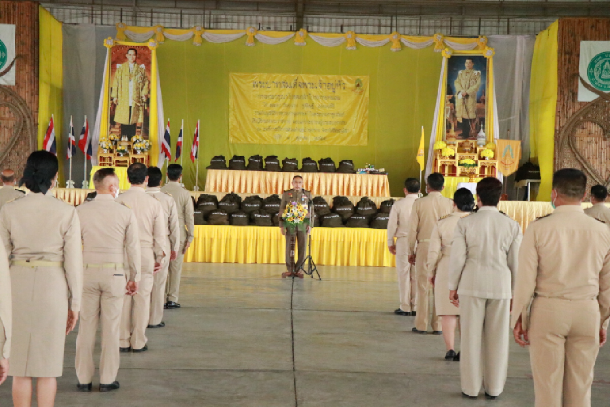 องคมนตรีเชิญถุงพระราชทาน มอบผู้ประสบภัยน้ำท่วมพิษณุโลก