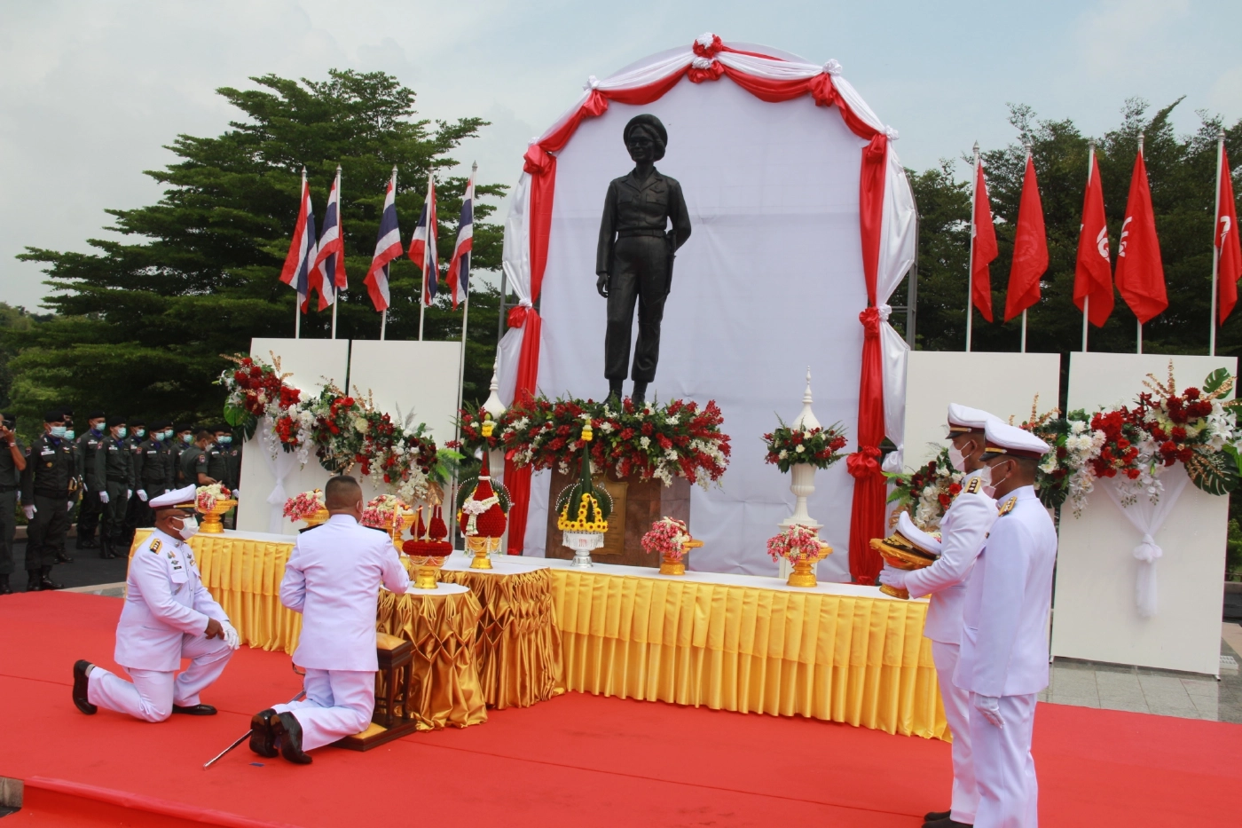 ผบช.ตชด.สักการะ “สมเด็จย่า” เนื่องในวันพระราชสมภพ