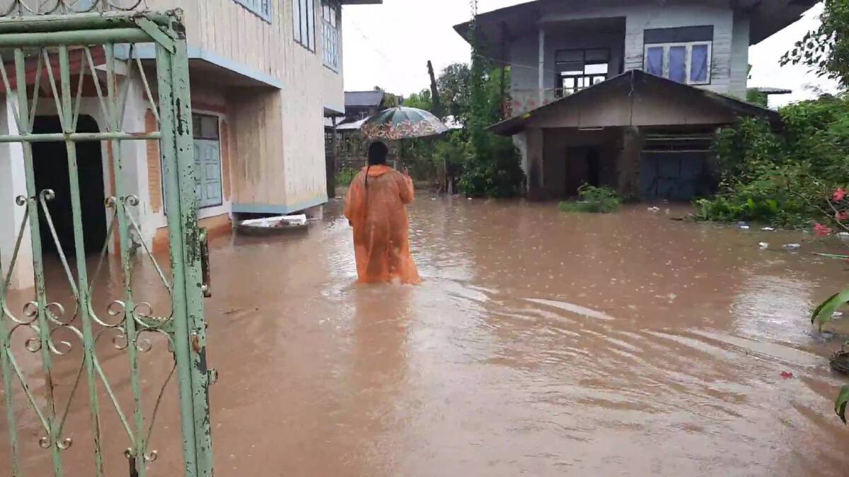 ฝนตกถล่มเมือง"พะเยา-ดอกคำใต้"เร่งขนของขึ้นที่สูง