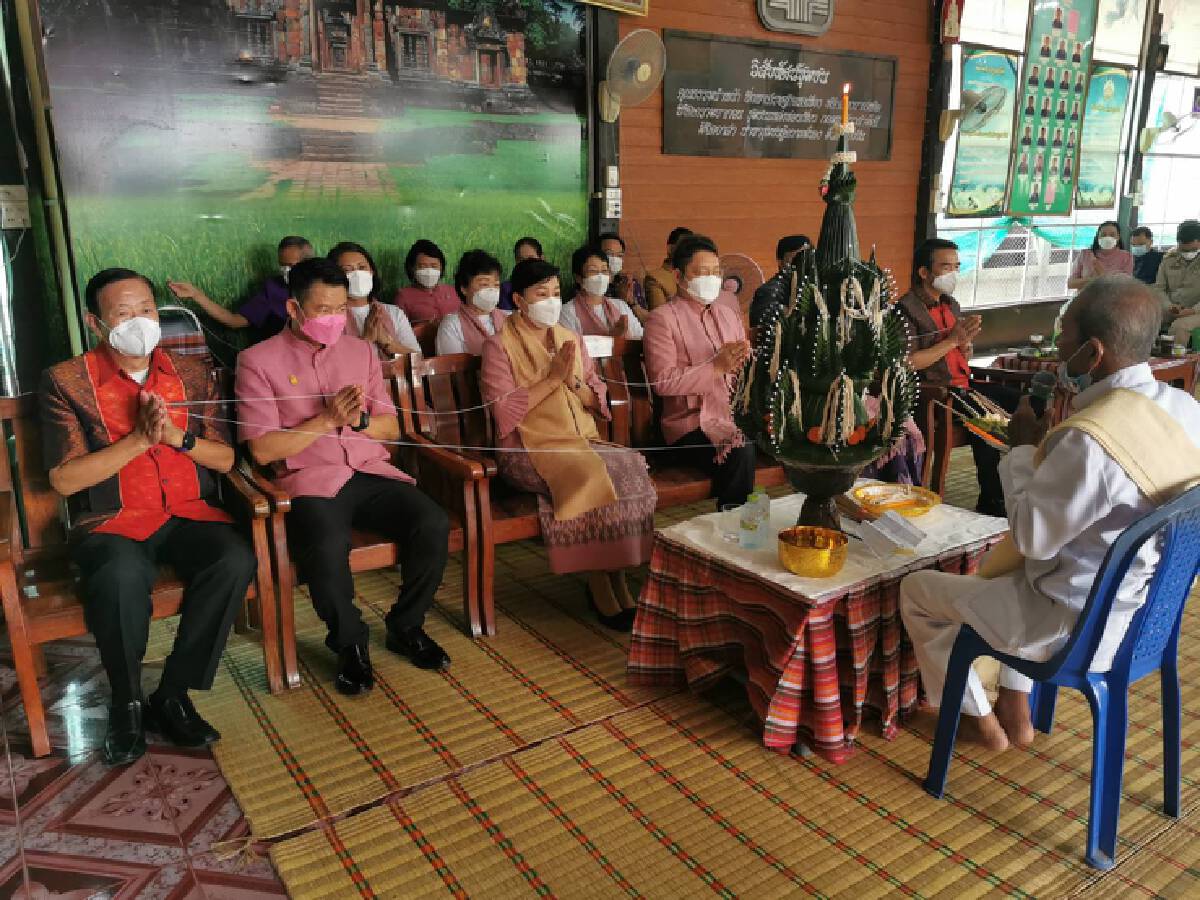 ปลัดกระทรวง วธ.เปิดป้าย“ชุมชน ยลวิถี”บ้านโคกเมือง บุรีรัมย์
