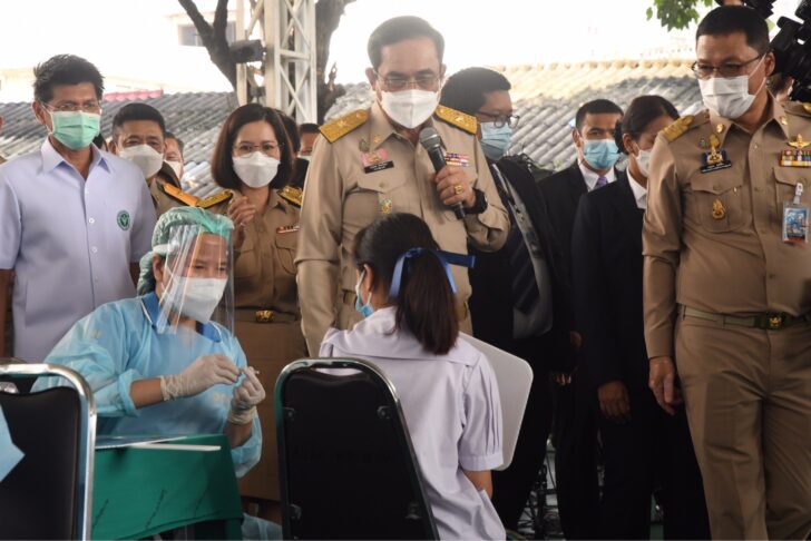 นายกฯ ลั่นระฆัง ฉีดวัคซีนให้นักเรียน ย้ำ วัคซีนเพียงพอถึงปีหน้า
