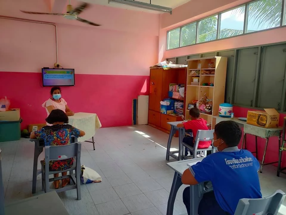 ผอ.โรงเรียนบ้านพังลาเปิดสอนนักเรียนขาดความพร้อมสำหรับการเรียนออนไลน์