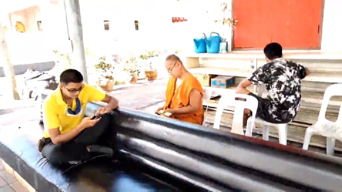 พระ-ปชช.เมืองคอนให้กำลังใจลุ้นผลการประชุม "มหาเถรสมาคม"