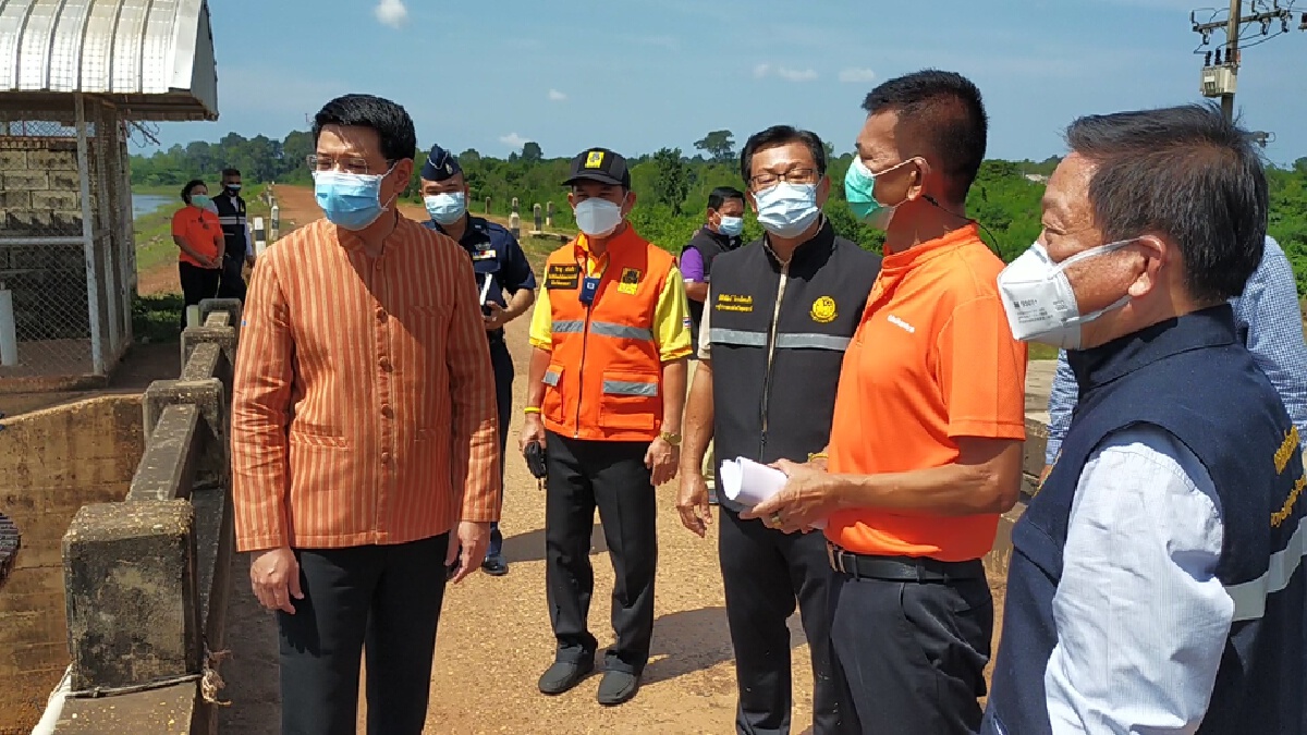 ผู้ว่าอุดรสำรวจอ่างเก็บน้ำรับพายุห่วงอำเภอบ้านผือน้ำโสมนายูง