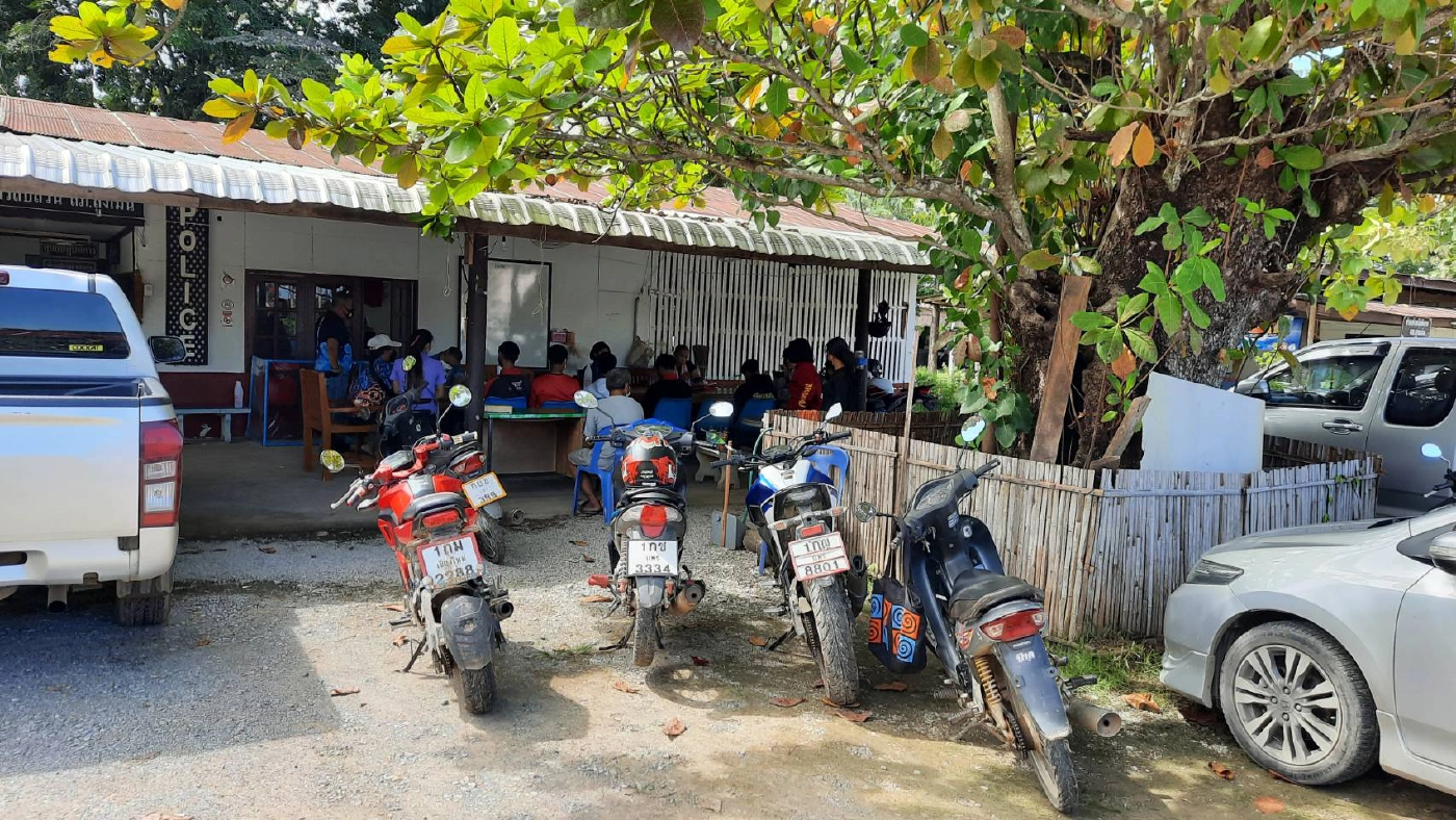 วัยรุ่นรุมยำเด็กหญิงวัย14ปี-แห่มอบตัวตำรวจ