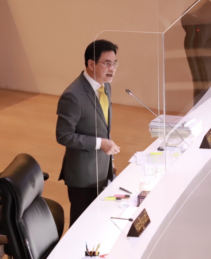 จุรินทร์ ลักษณวิศิษฏ์ รองนายกรัฐมนตรี และรัฐมนตรีว่าการกระทรวงพาณิชย์
