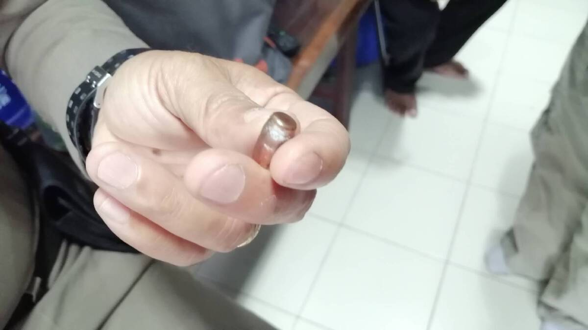 เจ้าของบ้านผวาหัวกระสุนปืนตกใส่หลังคาบ้านทะลุกระติ๊บข้าวเหนียว
