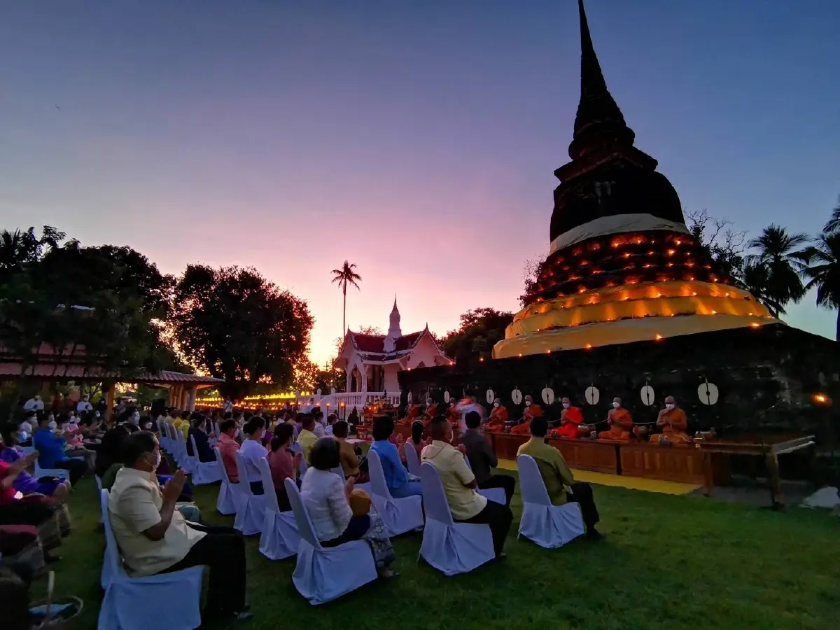"สุโขทัย"เริ่มแล้วประเพณีลอยกระทง เผาเทียน เล่นไฟ วิถีใหม่