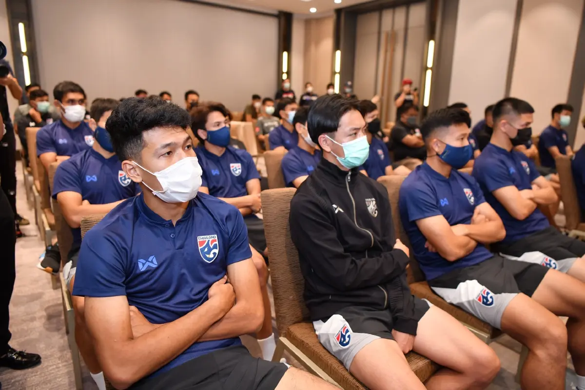 "มาดามแป้ง"ย้ำนักเตะรวมใจสู้เพื่อชาติ-แจงเหตุ"ฟิลิป"บินกลับเยอรมัน
