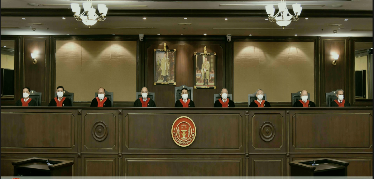 ด่วน ! ศาลรัฐธรรมนูญวินิจฉัย "รุ้ง-ไมค์-อานนท์" ล้มล้างการปกครอง