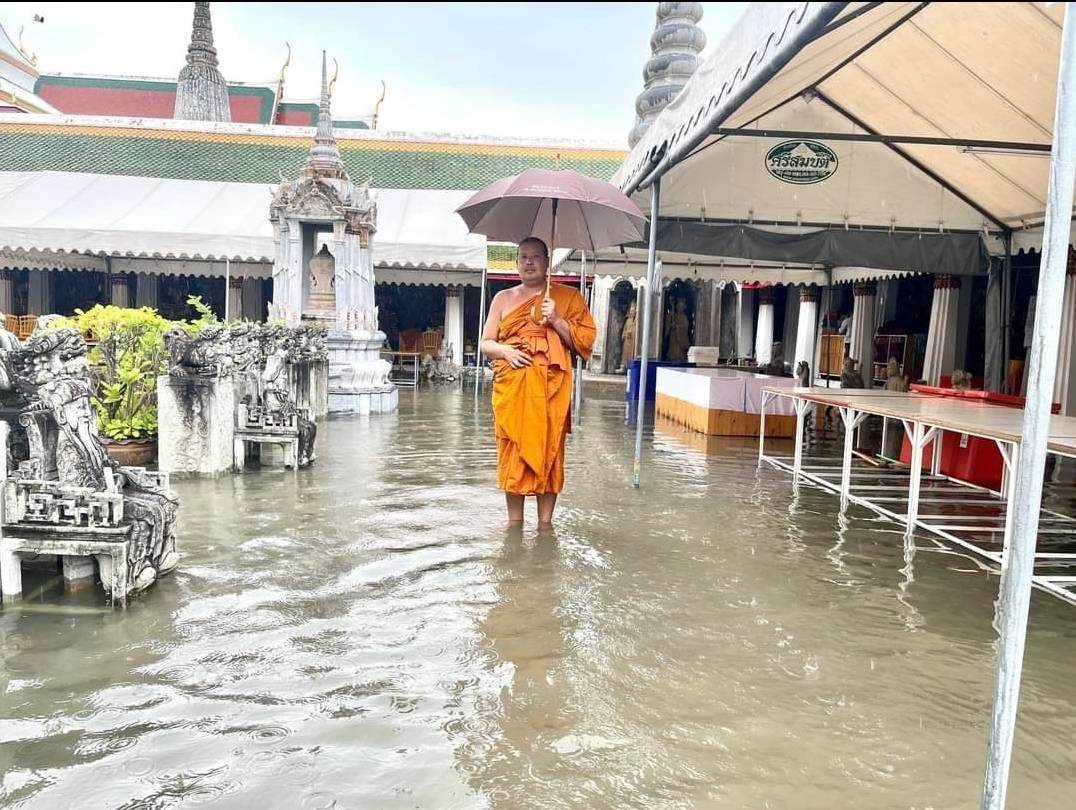 น้ำท่วมขังเขตพุทธาวาส วัดอรุณราชวราราม