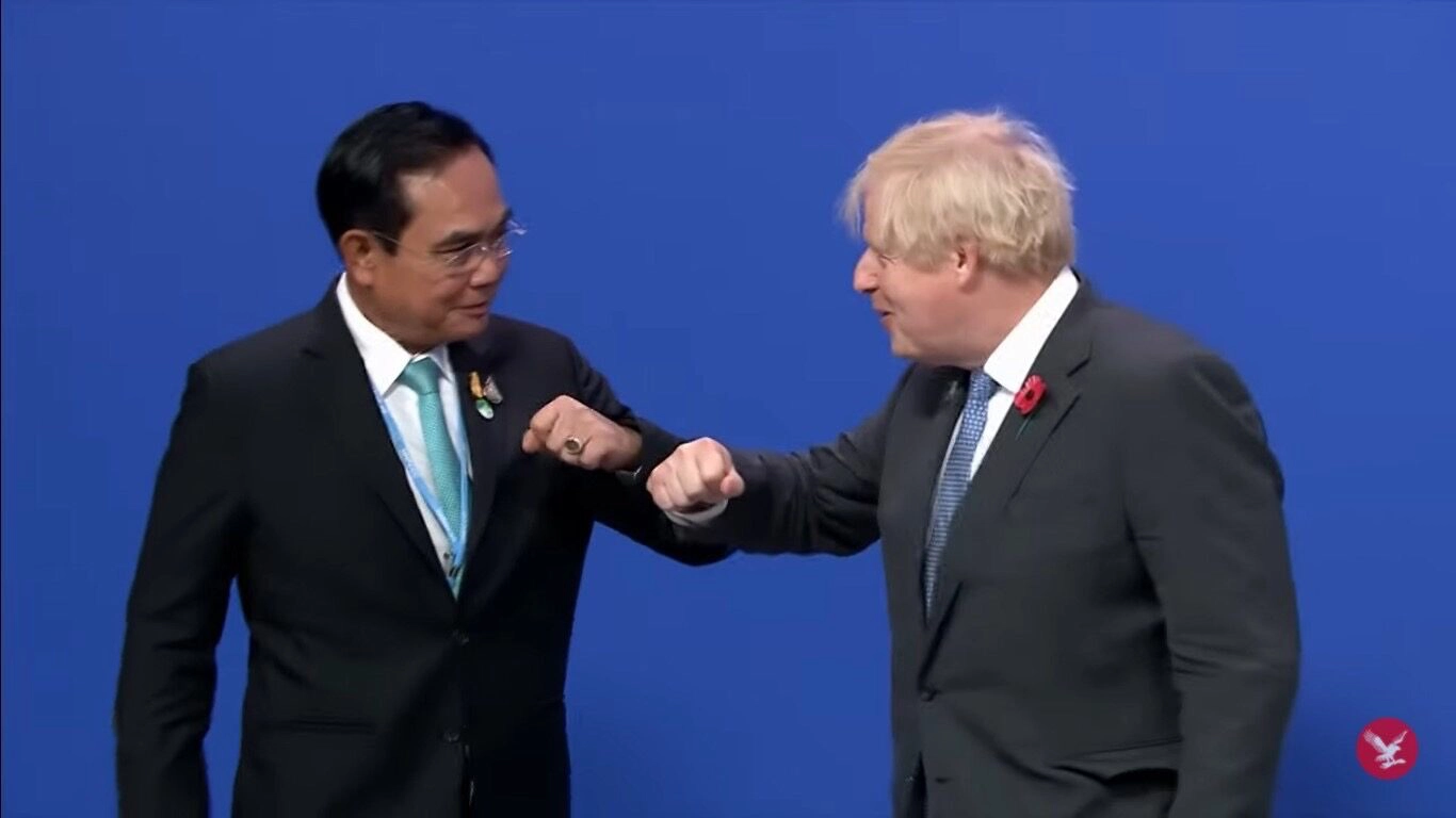 ประชุมCOP26 "บิ๊กตู่" ใช้ข้อศอกชนทักทายผู้นำนานาชาติ