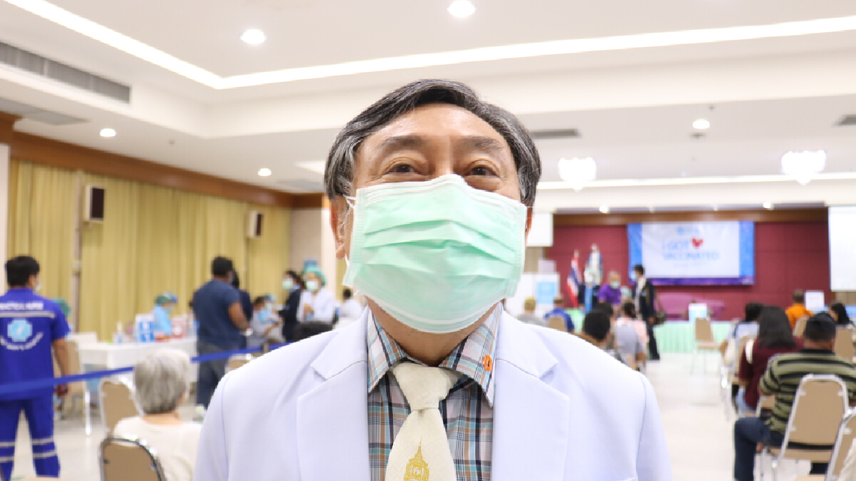ชื่นมื่น รพ.เซนต์เมรี่ บริการฉีดวัคซีนทางเลือก “Moderna” ให้ชาวโคราช
