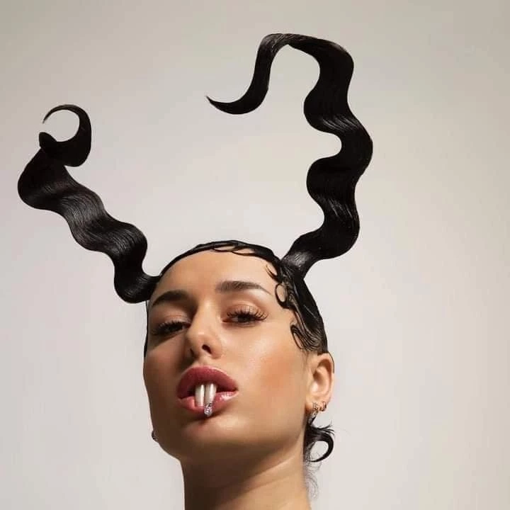 สาวไทยว่าไง! สวม "ฟันกระรอก" เทรนด์ใหม่ปี 2565