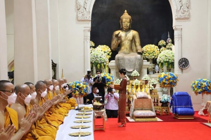 ในหลวง โปรดเกล้าฯ เจ้าคุณพระสินีนาฏ เป็นผู้แทนพระองค์ถวายผ้าพระกฐิน