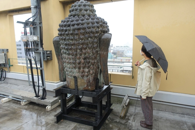 ชาวญี่ปุ่นสงสัย เศียรพระอยู่บนตึกได้อย่างไร?