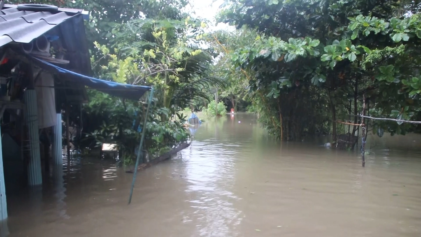 มทภ.4 ลุยช่วย 50 ครัวเรือน ชุมชนวังมะพร้าวจมน้ำ