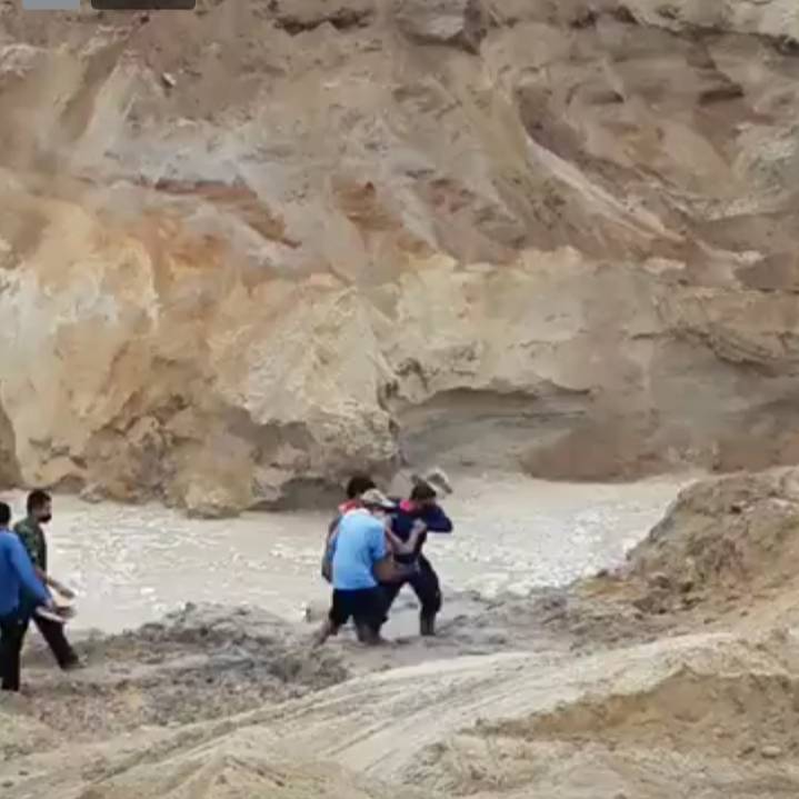 พบแล้ว!!ร่างคุณตาวัย 70 หลังบ่อดินทรายทรุดตัวทับร่างจมมิด