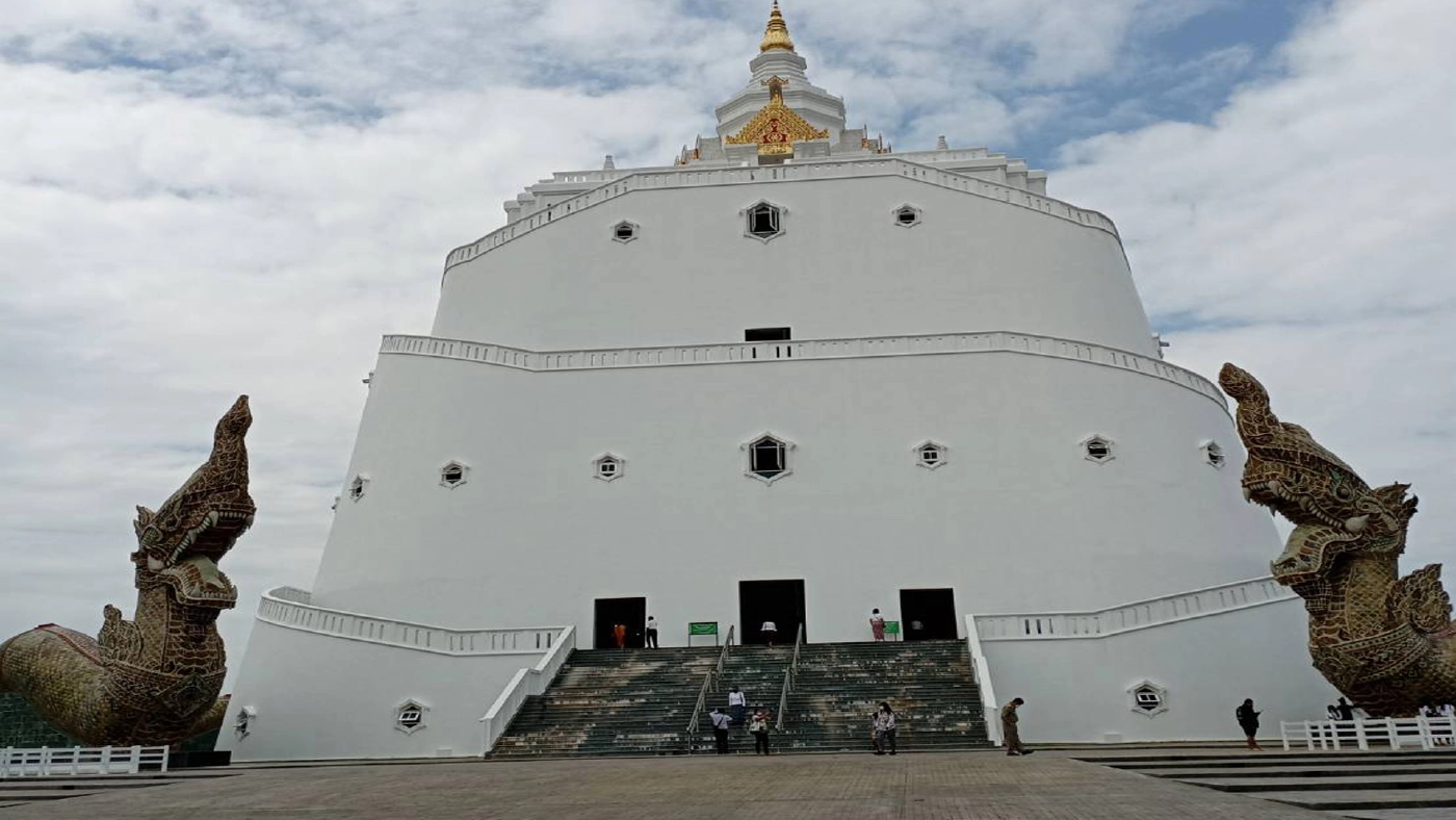 บิ๊กป้อม ทอดกฐินสร้างเจดีย์วัดหลวงปู่คำพันธ์ยอดทำบุญกว่า 3 ล้าน